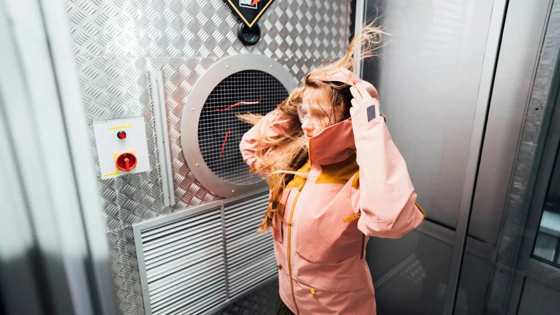 Źródło: Gore-Tex.com – 1991 – Wprowadzenie na rynek pierwszych produktów GORE-TEX Consumer z technologią Windstopper® - montiko.pl