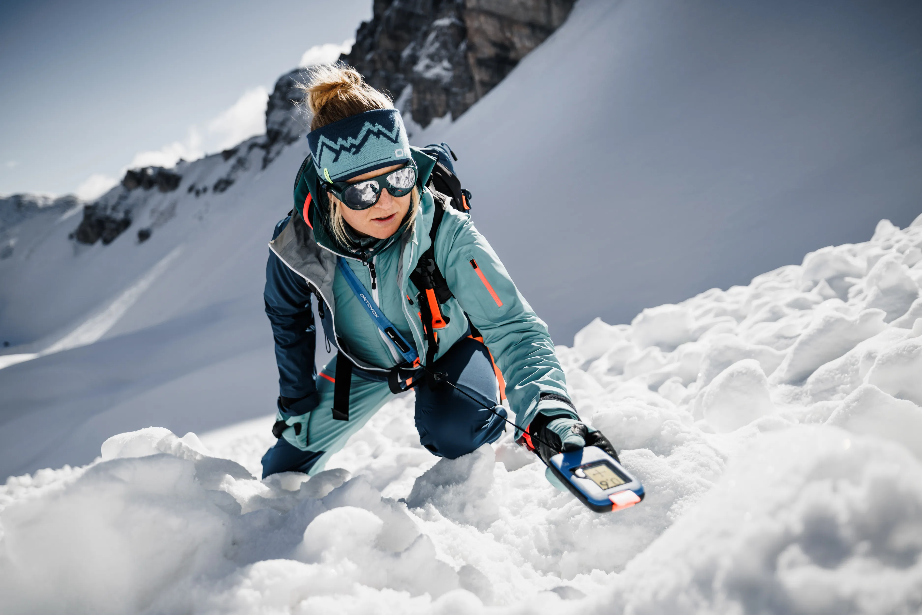Hardshell - niezbędny ekwipunek na zimowe wyrypy. Pancerne hardshelle i oddychające softshelle znajdziesz w Montiko!