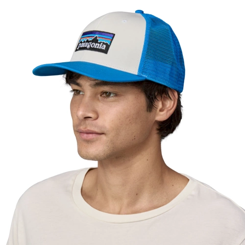 Czapka z daszkiem Patagonia P-6 Logo Trucker Hat - White w/Vessel Blue